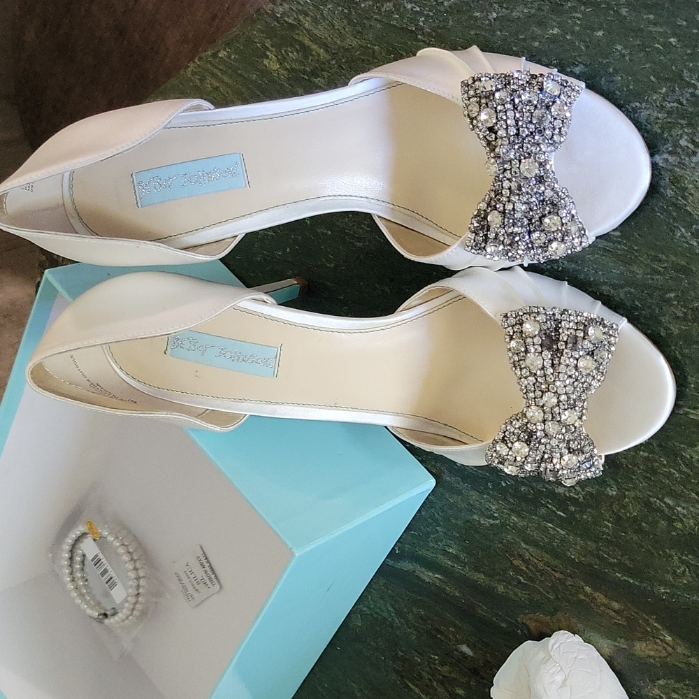Blue by Betsey Johnson Heels. New. It's never used, perfect condition. - Picture 3 of 8